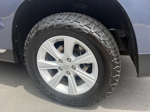 Used 2012 Toyota Highlander FWD w/ Tech Pkg image 29