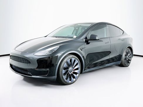 Used 2023 Tesla Model Y Performance image 3