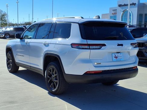 New 2025 Jeep Grand Cherokee L Altitude image 2