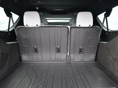 New 2026 Chevrolet Suburban Premier w/ Sun And Tow Package AWD/4WD image 13