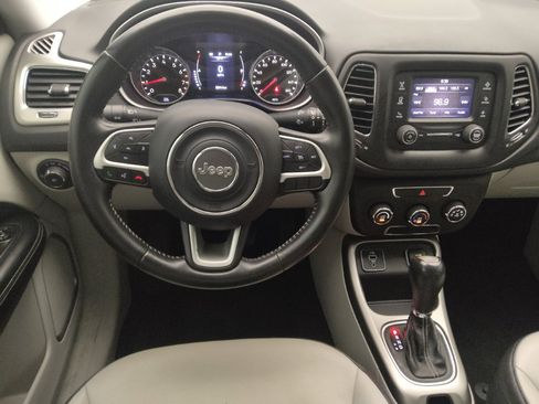 Used 2018 Jeep Compass Latitude FWD image 22