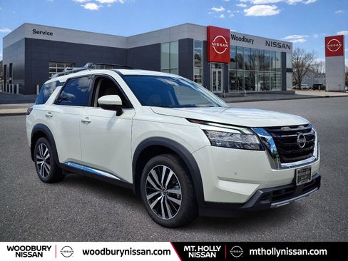 Certified 2023 Nissan Pathfinder Platinum AWD/4WD image 1