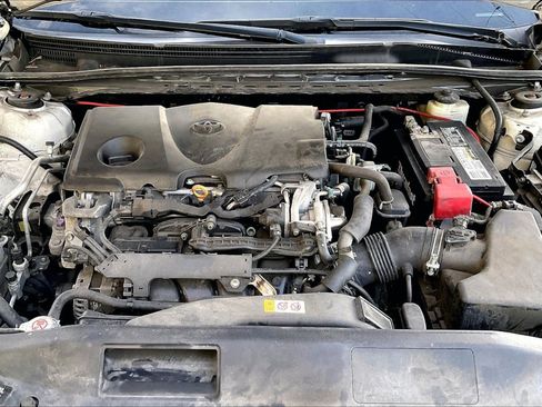 Used 2018 Toyota Camry LE image 10