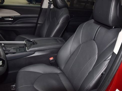 Used 2024 Toyota Grand Highlander FWD image 35