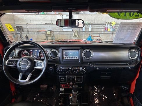 Used 2019 Jeep Wrangler Unlimited Rubicon w/ LED Lighting Group AWD/4WD image 24