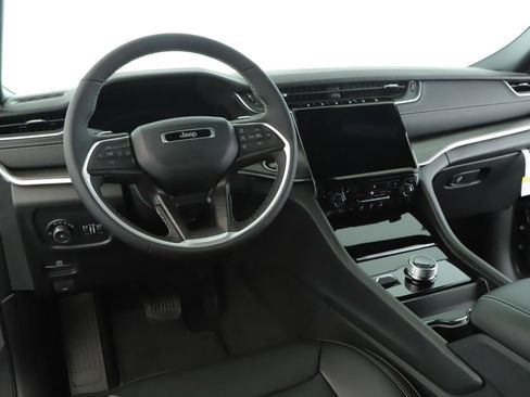 New 2025 Jeep Grand Cherokee Limited w/ Black Appearance Package image 2