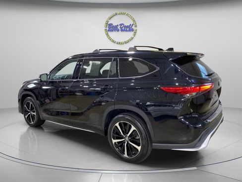 Used 2022 Toyota Highlander XSE image 3