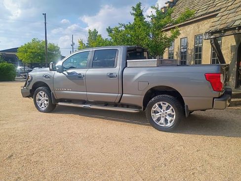 Used 2016 Nissan Titan SV AWD/4WD image 8
