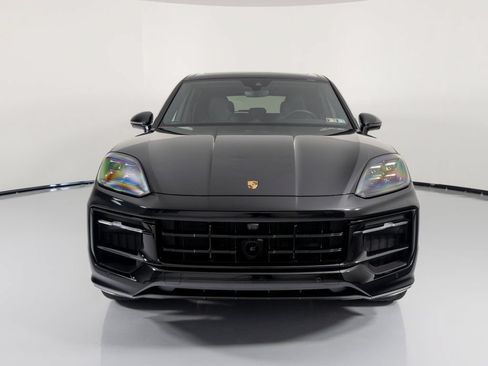 Certified 2025 Porsche Cayenne GTS AWD/4WD image 14