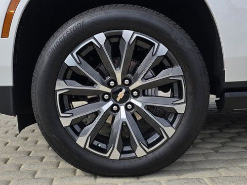 Used 2025 Chevrolet Tahoe High Country image 11