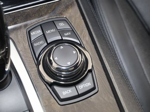 Used 2013 BMW 750i xDrive image 30