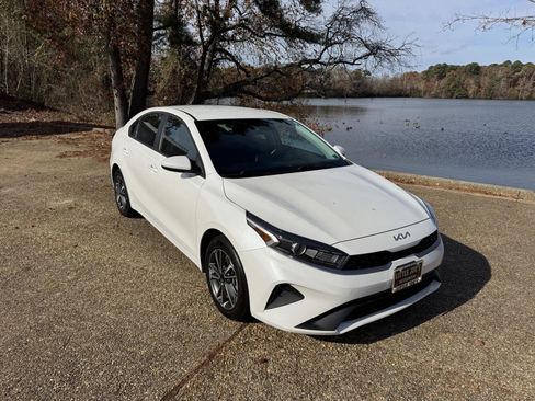 Used 2024 Kia Forte LXS image 2