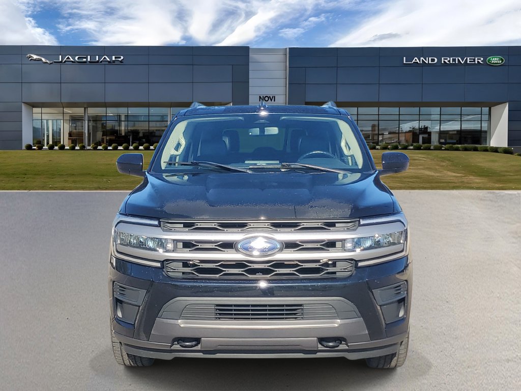 Used 2022 Ford Expedition XLT AWD/4WD image 2