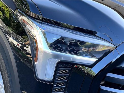 Used 2023 Toyota Tundra SR5 w/ SR5 Convenience Package AWD/4WD image 28