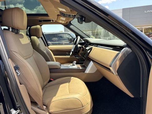New 2025 Land Rover Range Rover SE image 17