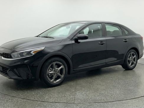 Used 2025 Kia K4 FWD image 3