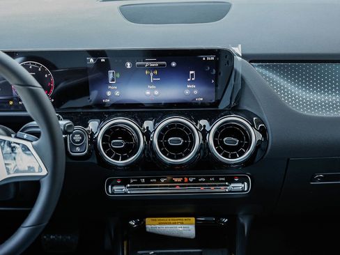 New 2026 Mercedes-Benz GLA 250 4MATIC image 11