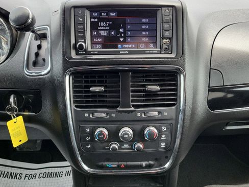 Used 2019 Dodge Grand Caravan SE FWD image 29