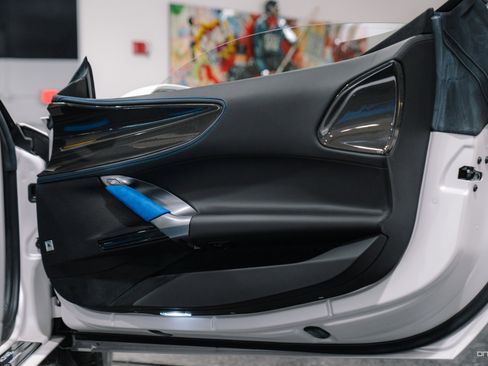 Used 2022 Ferrari SF90 Spider image 27