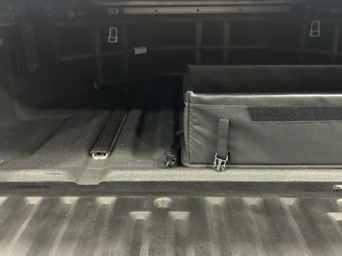 Used 2017 Nissan Frontier SV w/ SV Value Truck Package RWD image 14