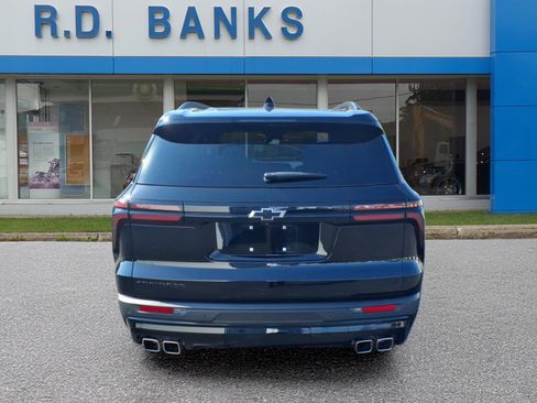 Used 2024 Chevrolet Traverse LT w/ Midnight/Sport Edition FWD image 4