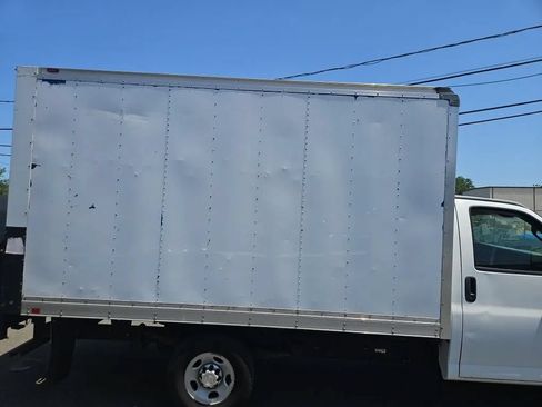 Used 2017 Chevrolet Express 3500 RWD image 7