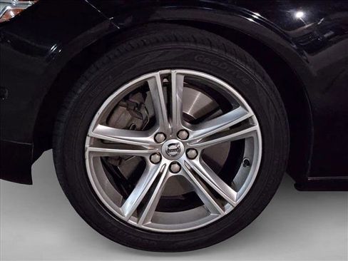 Used 2017 Volvo S90 T5 Momentum w/ Vision Package image 22