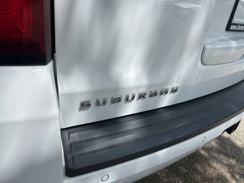 Used 2019 Chevrolet Suburban LT RWD image 16