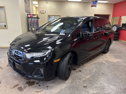 Used 2025 Honda Odyssey Sport-L image 3