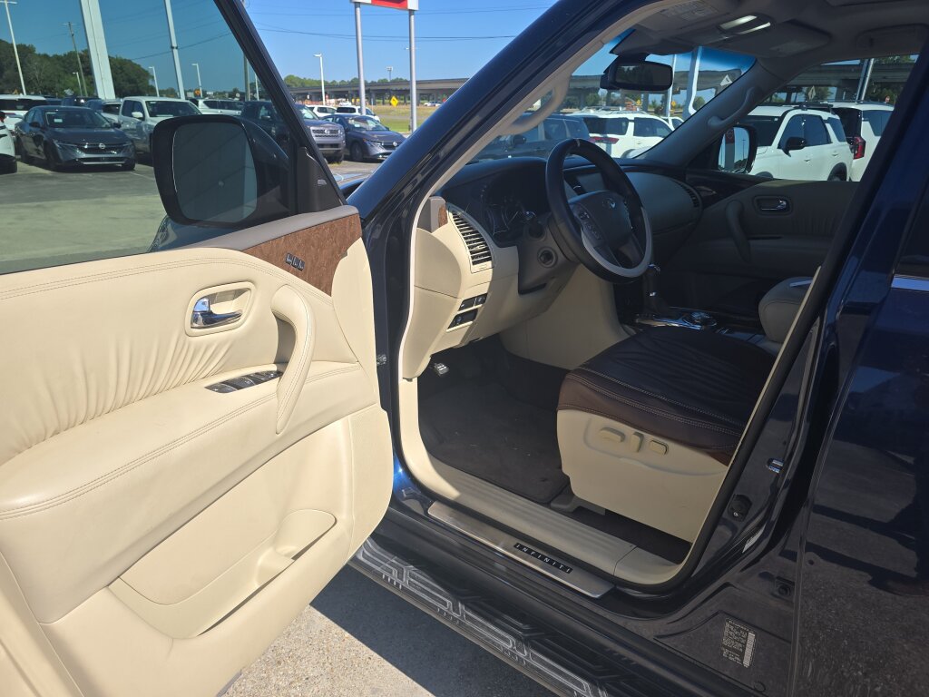 Used 2017 INFINITI QX80 4WD w/ Driver Assistance Package image 12