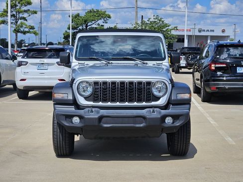 Used 2024 Jeep Wrangler Unlimited Sport AWD/4WD image 2