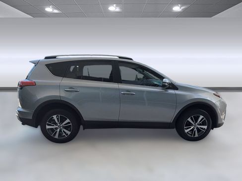 Used 2018 Toyota RAV4 XLE FWD image 8