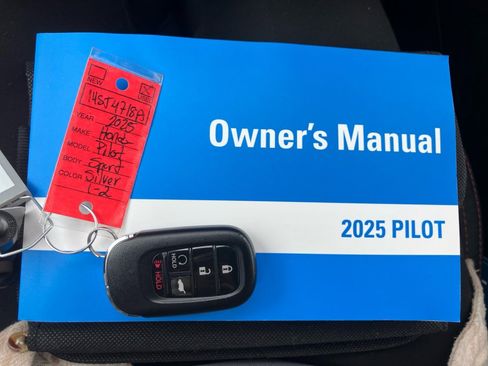 Certified 2025 Honda Pilot Sport image 38
