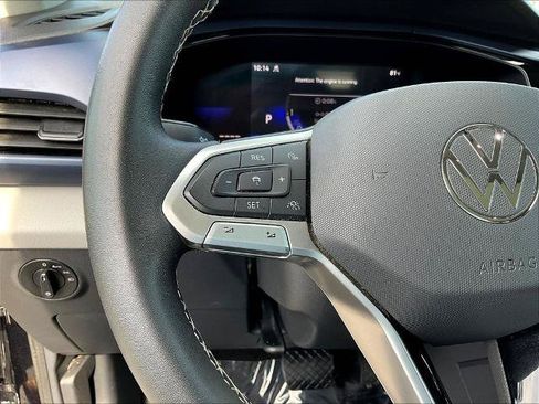 Used 2023 Volkswagen Taos SE AWD/4WD image 11