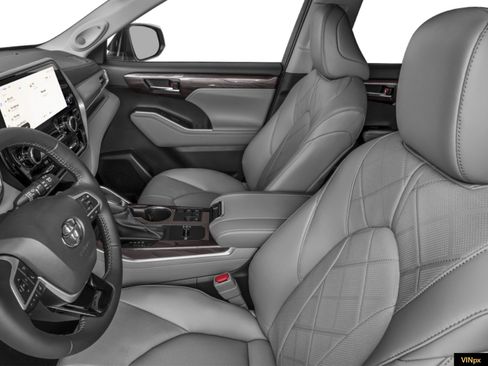 New 2026 Toyota Highlander Platinum AWD/4WD image 6