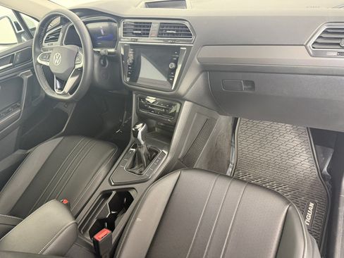 Used 2024 Volkswagen Tiguan SE FWD image 11