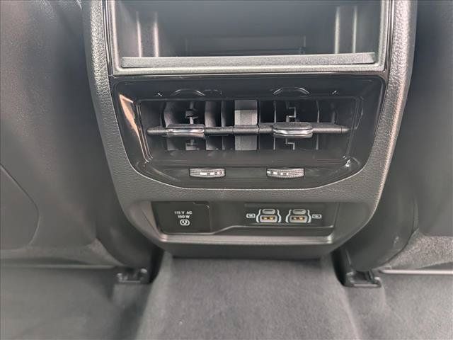 Used 2024 Jeep Grand Cherokee Altitude AWD/4WD image 16