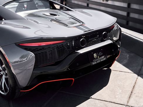 Used 2024 McLaren Artura RWD image 12