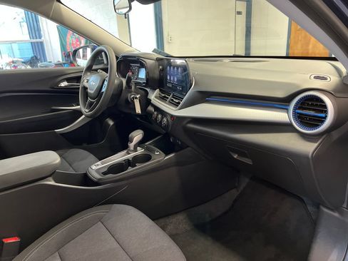 Used 2024 Chevrolet Trax LS w/ LS Convenience Package FWD image 34