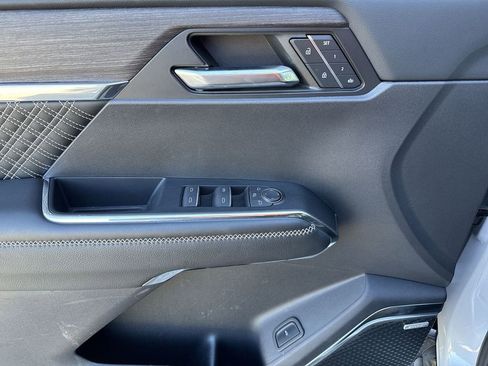 Used 2024 GMC Acadia Denali w/ Super Cruise Package image 17