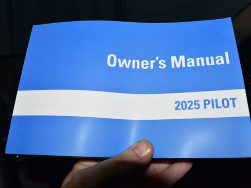 Used 2025 Honda Pilot EX-L image 11