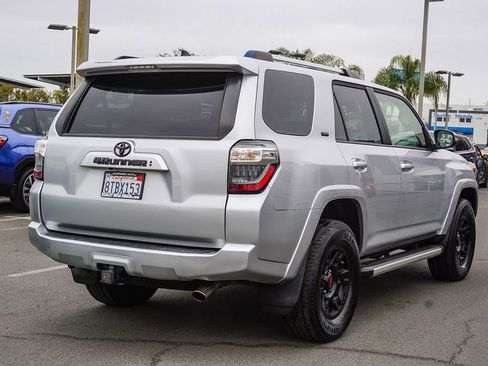 Used 2020 Toyota 4Runner SR5 Premium w/ Moonroof Package AWD/4WD image 6