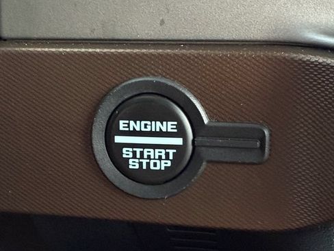 Used 2023 Ford Bronco Outer Banks w/ Sasquatch Package AWD/4WD image 28