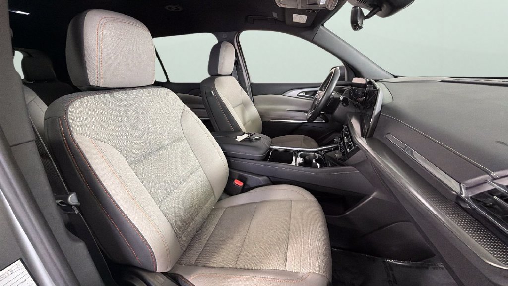 Certified 2026 Chevrolet Traverse LT w/ Driver Confidence Package FWD image 37