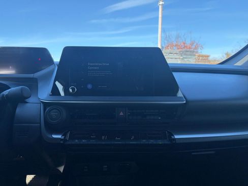 Used 2025 Toyota Prius LE image 18