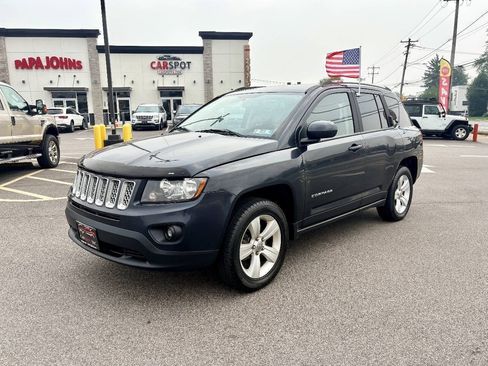 Used 2014 Jeep Compass Latitude AWD/4WD image 2