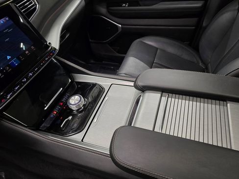 Used 2023 Jeep Wagoneer Series II image 25