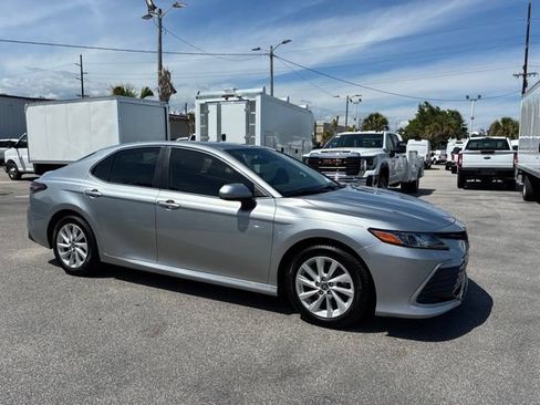 Used 2022 Toyota Camry LE FWD image 2