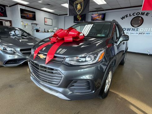 Used 2017 Chevrolet Trax LT w/ LT Convenience Package AWD/4WD image 5