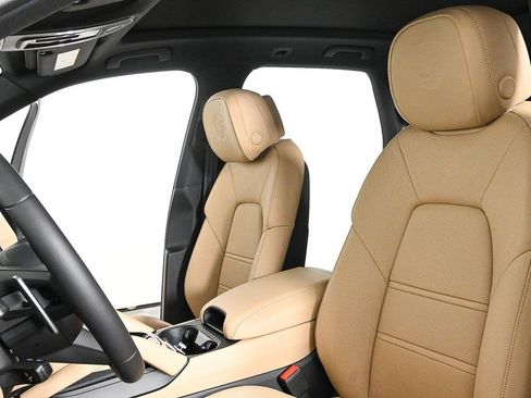 Used 2026 Porsche Cayenne AWD/4WD image 5